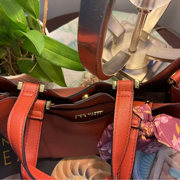 Steve Madden NWOT Crossbody & Wristlet Fall color - burnt orange & SM Bow - Picture 10 of 13